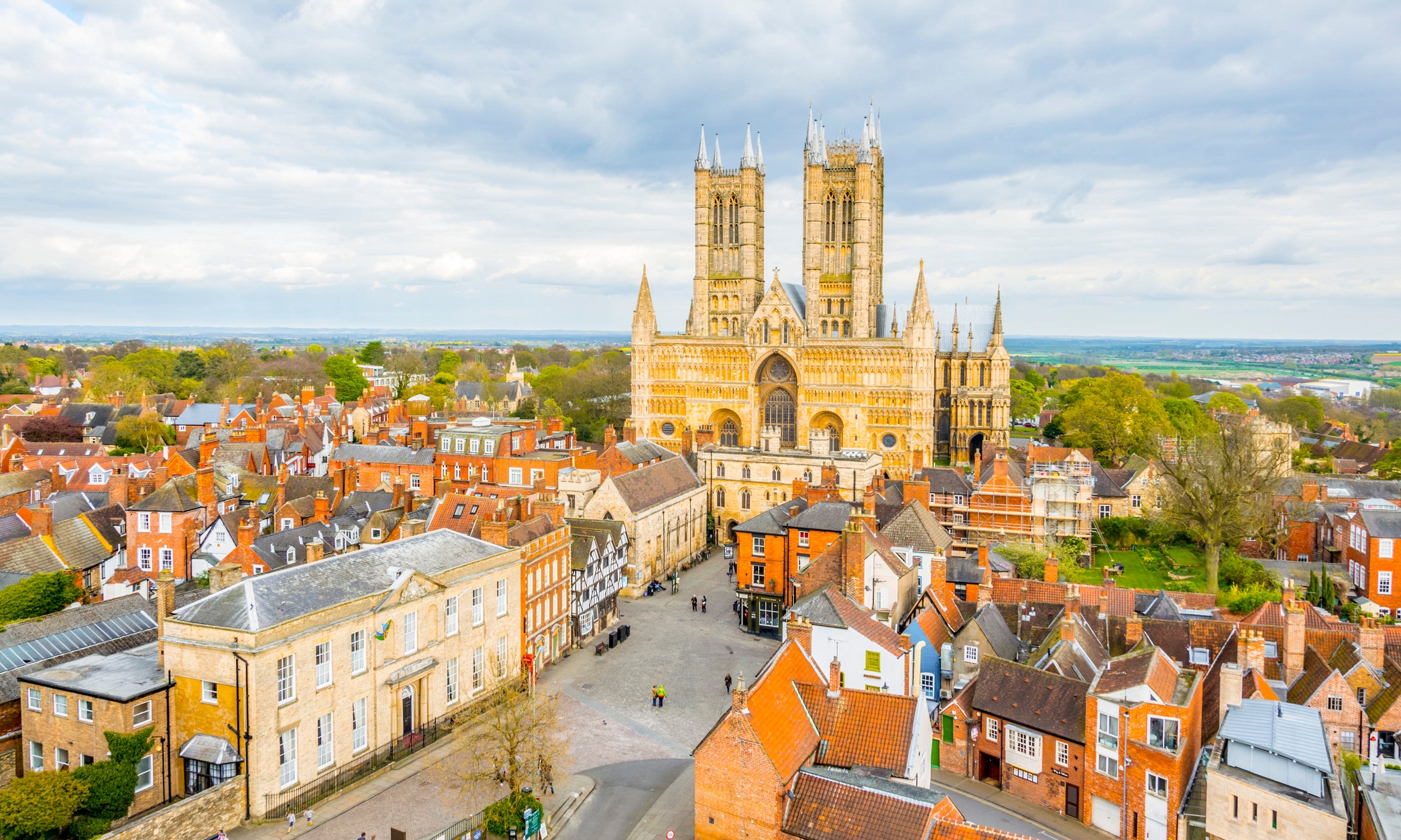 ☀️ How to Keep Cool in Lincoln This Summer (Student Edition)